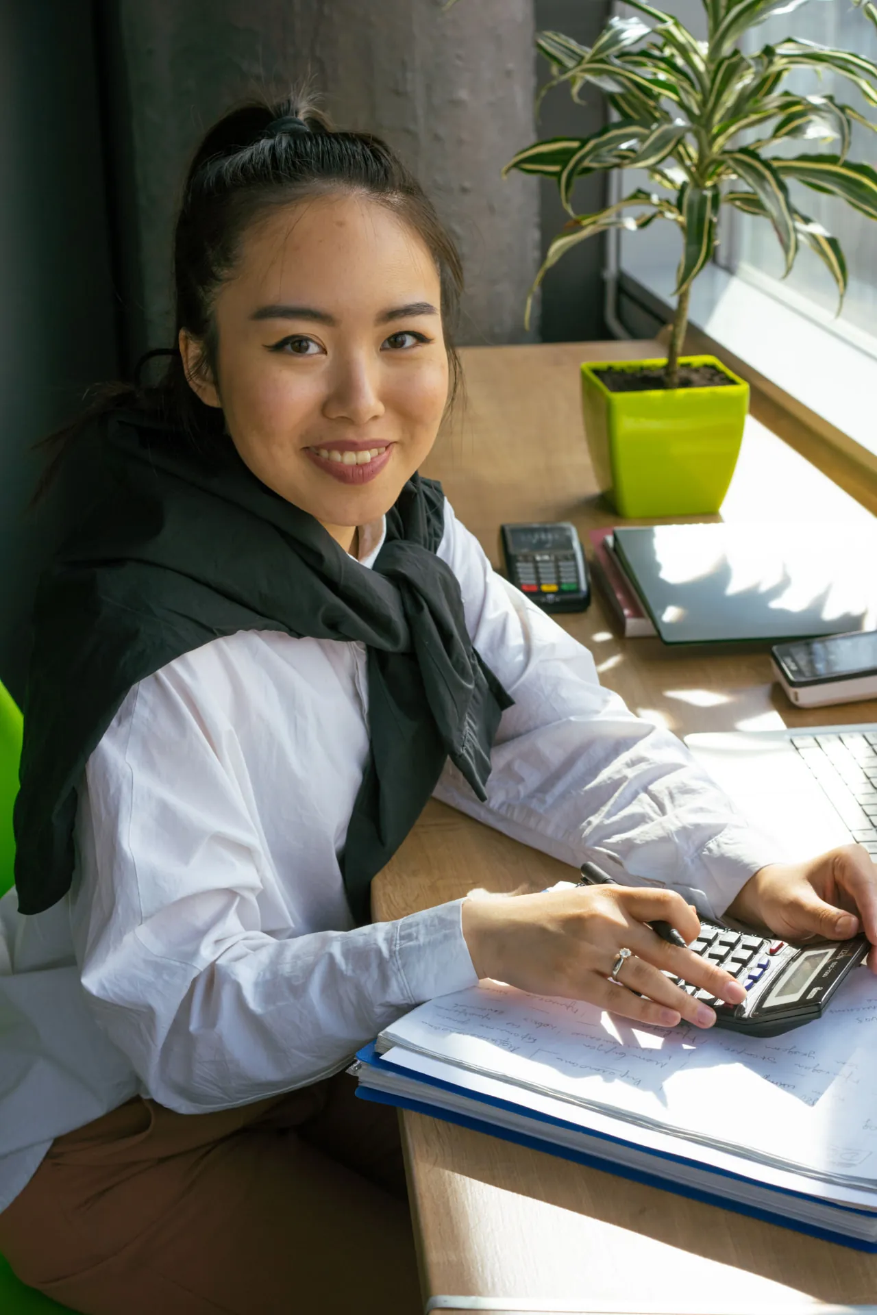 Filipino executive assistant working remotely