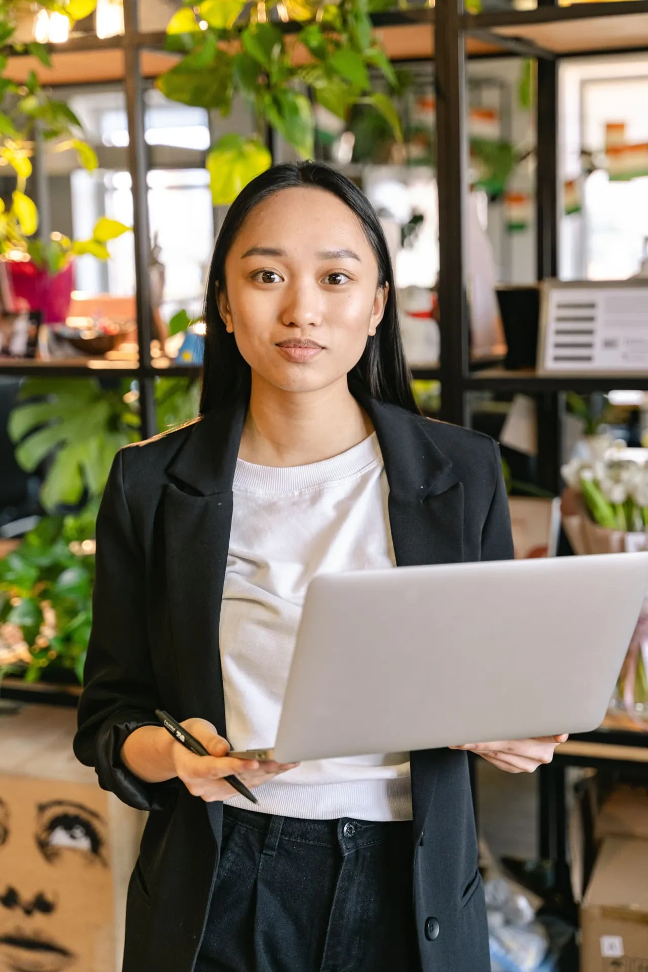 Filipino SEO specialist working remotely