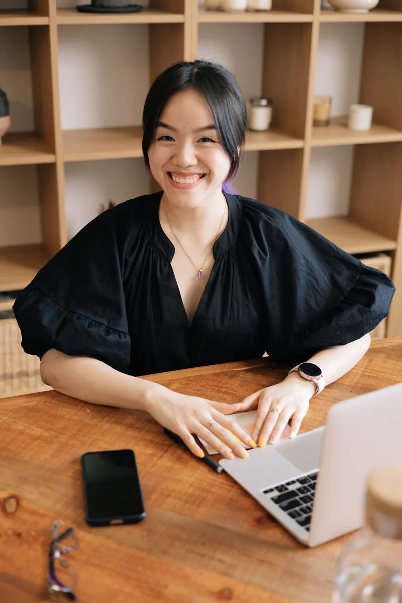 Filipino social media manager working remotely